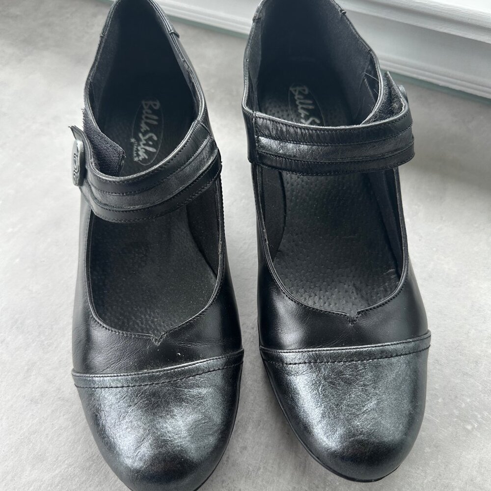 Bella Siba Italian Shoes Women's size 41